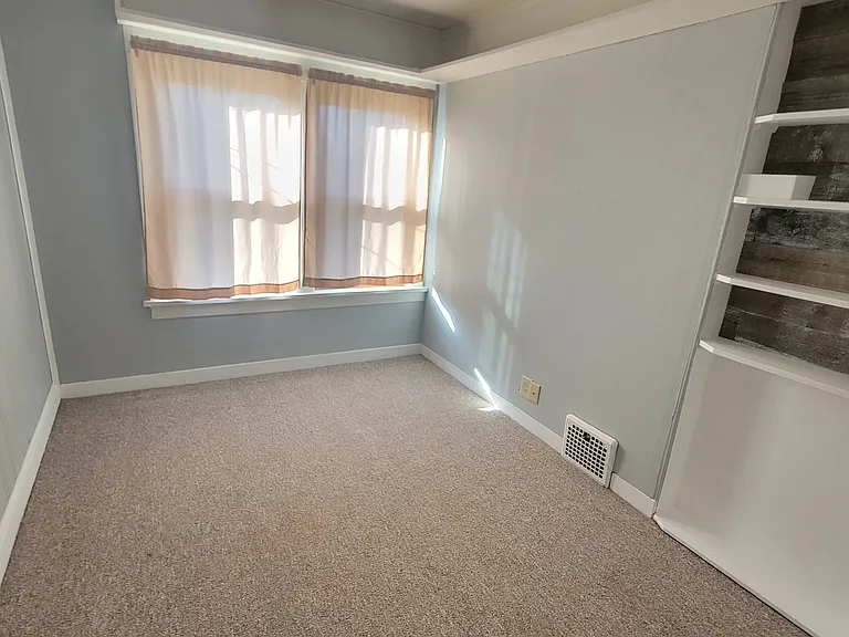 1524 Iowa St — Photo 13