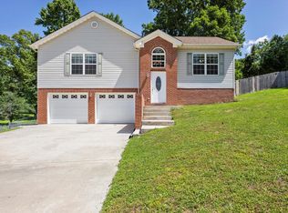 1005 Falcon Run Dr, Soddy Daisy, TN 37379