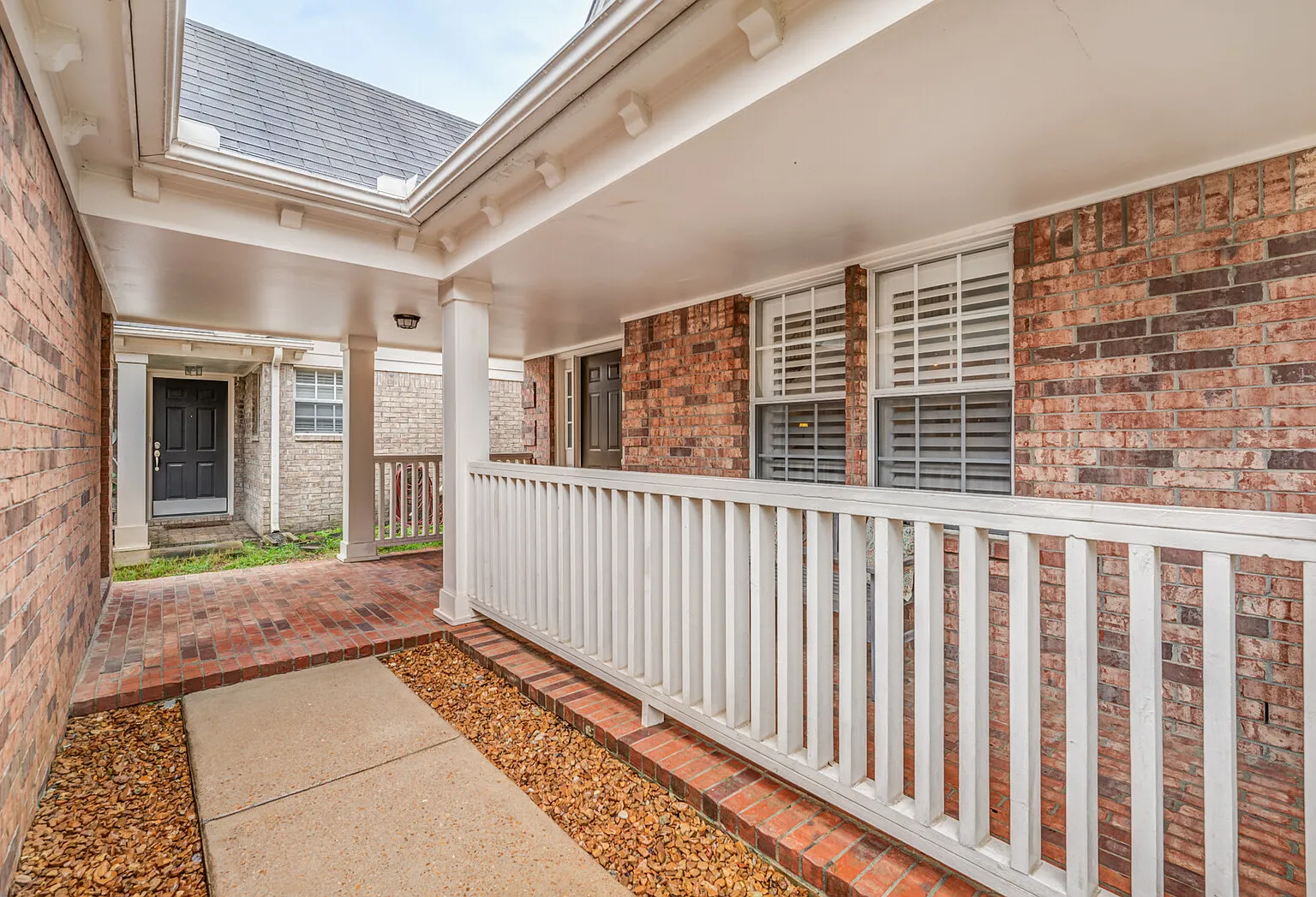 2 bed, $3,200 — Photo 4