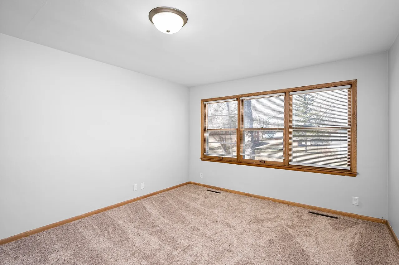 2 bed, 896 sqft, $925 — Photo 4