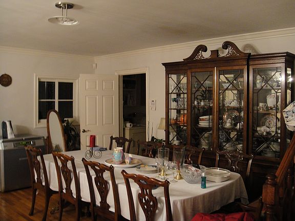 4th image of 588 N Arden Blvd