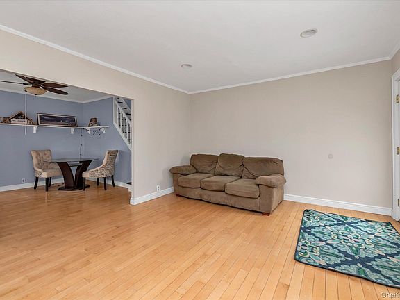 4th image of 52 Syracuse St