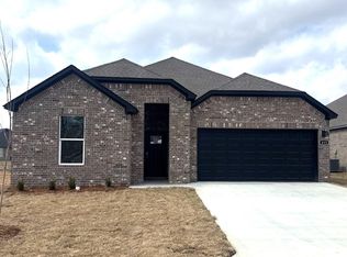 613 Riley Ln, Maumelle, AR 72113