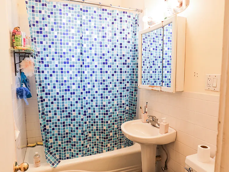 129 Chiswick Rd #10 — Photo 5