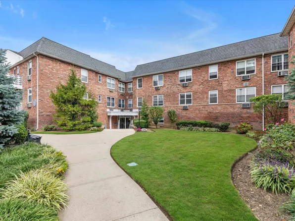 2 Fowler Avenue #228, Lynbrook, NY 11563