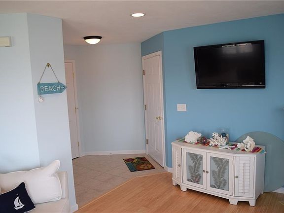 3rd image of 35 Dockside Dr