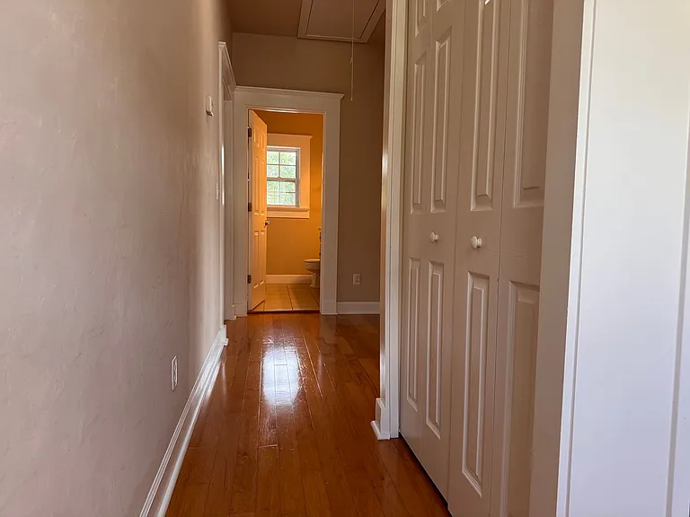 5020 NW 10th Pl — Photo 8