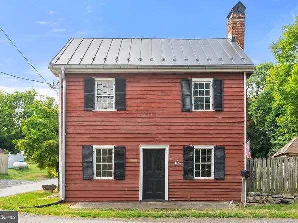 7379 Queen St, Kearneysville, WV 25430