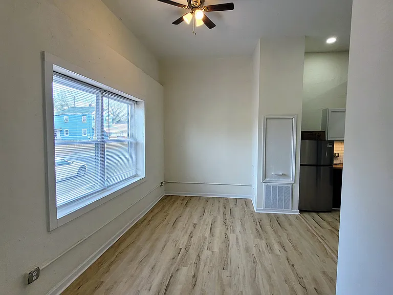 828 Campbell St — Photo 4