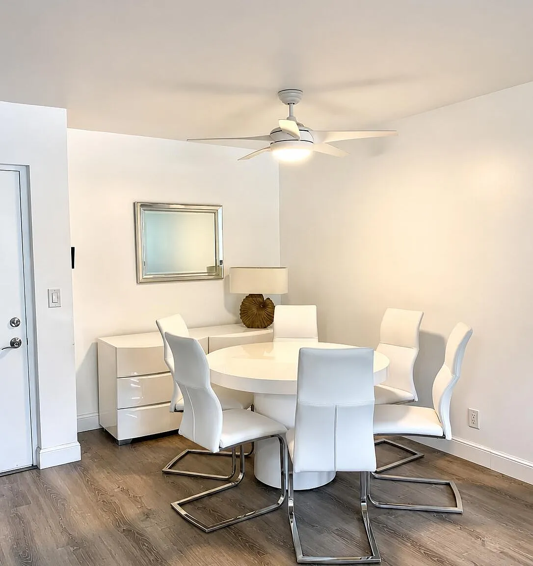 1 bed, 1.0 bath, 724 sqft, $2,000 — Photo 2