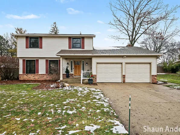 2603 Berwyck Rd SE, East Grand Rapids, MI 49506