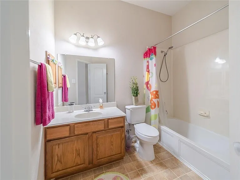 8574 Robertson Dr — Photo 11