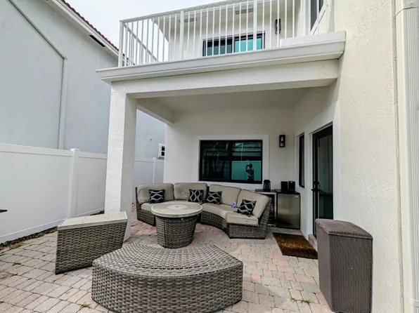 (undisclosed Address), Pembroke Pines, FL 33024
