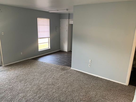 2nd image of 105-106 E Egan St #106M
