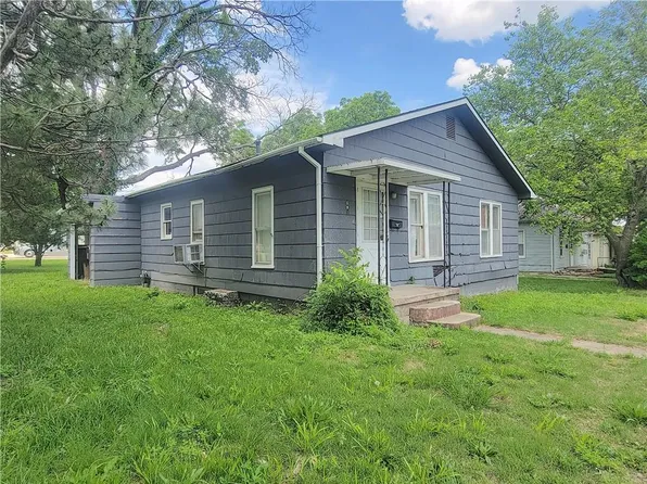 601 E 7th Ave, Garnett, KS 66032