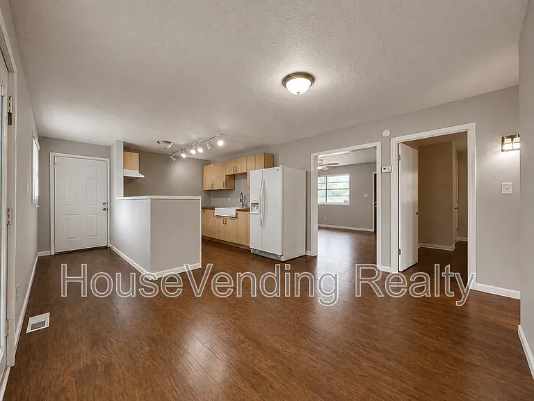 2214 Highland Rd — Photo 5