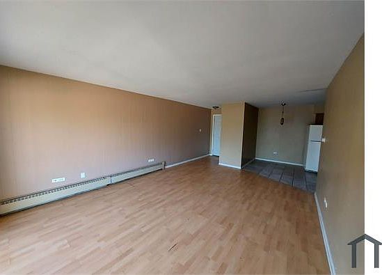 4th image of 18361 Glen Oak Ave APT 2F