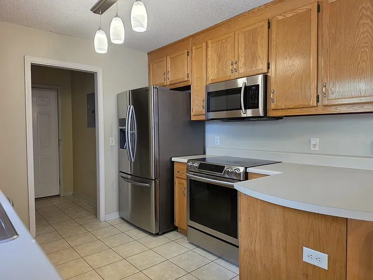 2501 Elkhart Dr — Photo 7