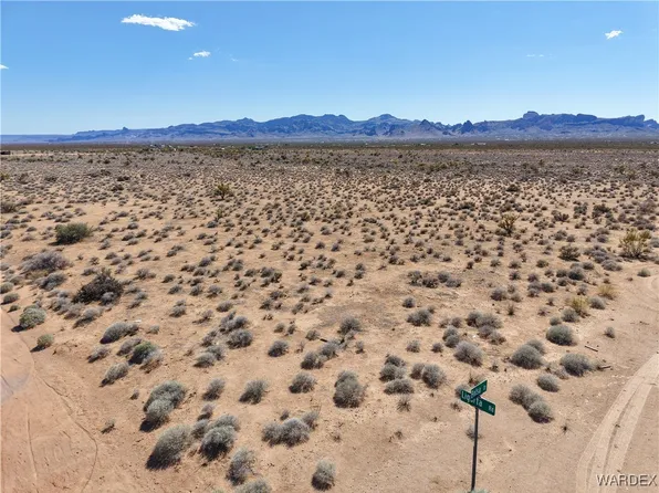 W Bolsa Dr, Golden Valley, AZ 86413