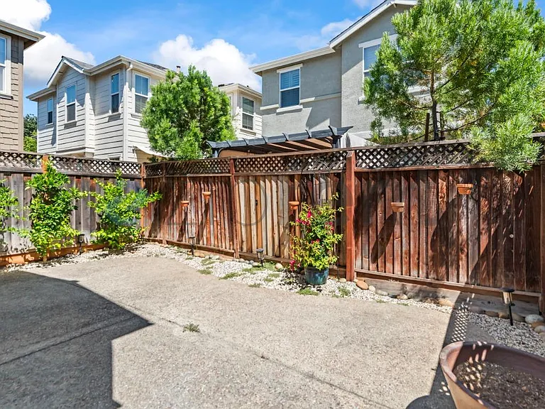 741 Tennyson Dr — Photo 27