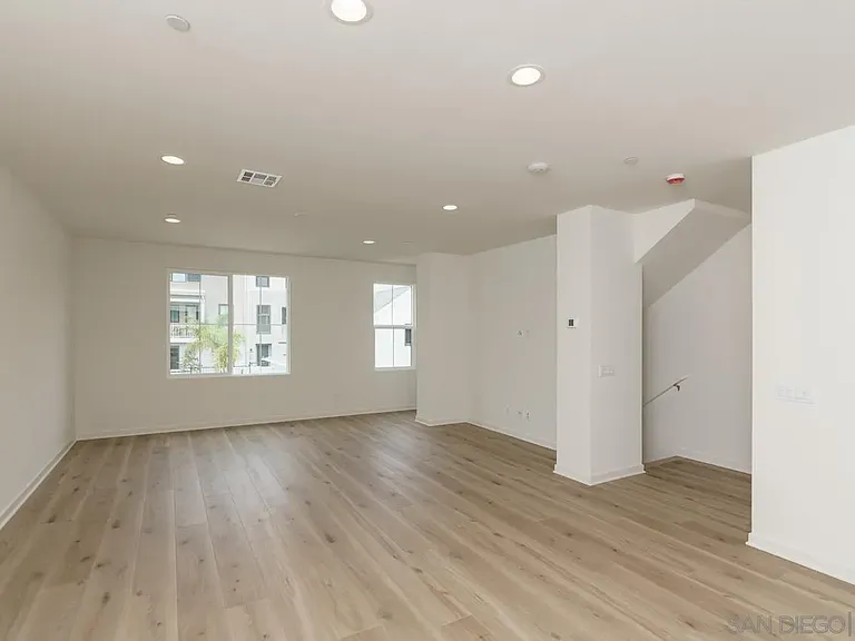 2564 Delphinium Ln — Photo 29