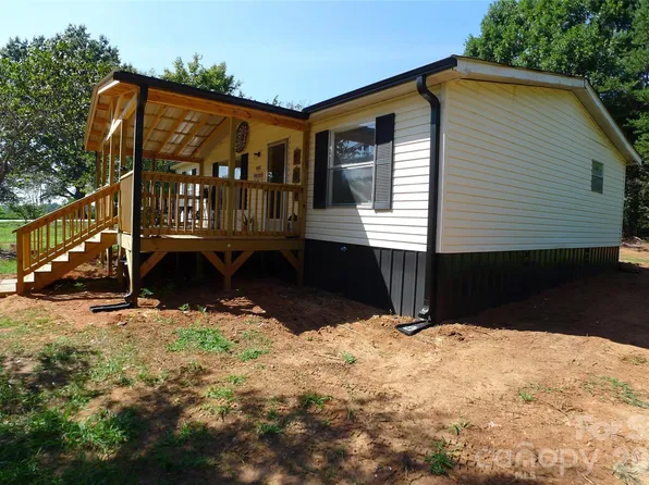 2005 Monico Ln #2, Yadkinville, NC 27055