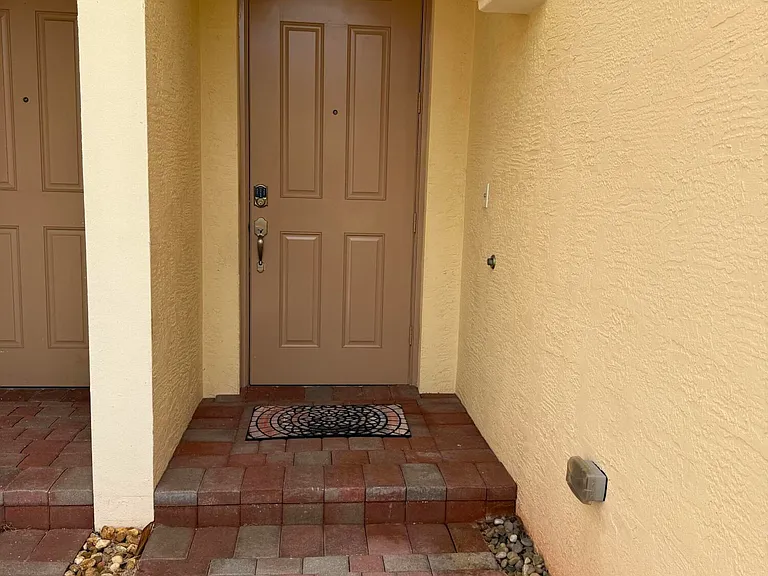 9519 SW Merlin Ct — Photo 3