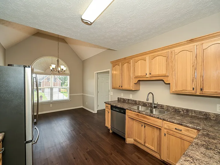 1903 Champlain Dr — Photo 8