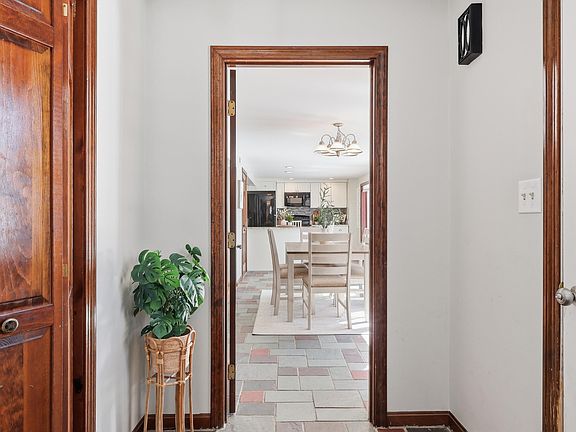 5th image of 22 Abenaki Acres Road