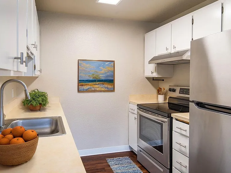 Westmont Apartments — Photo 15