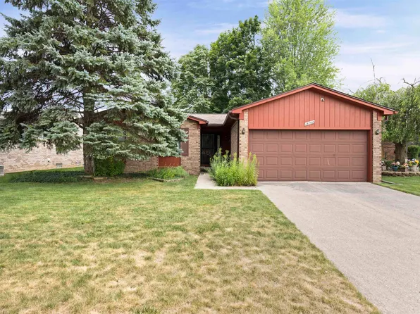 15762 Powell Dr, Clinton Township, MI 48038