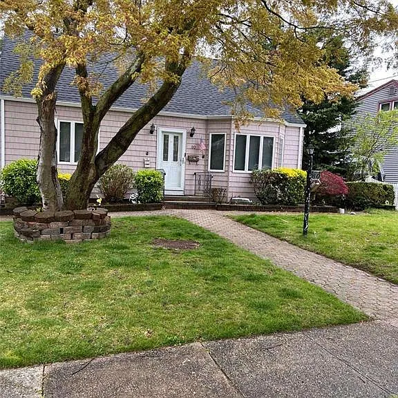 80 Ellen St — Photo 1