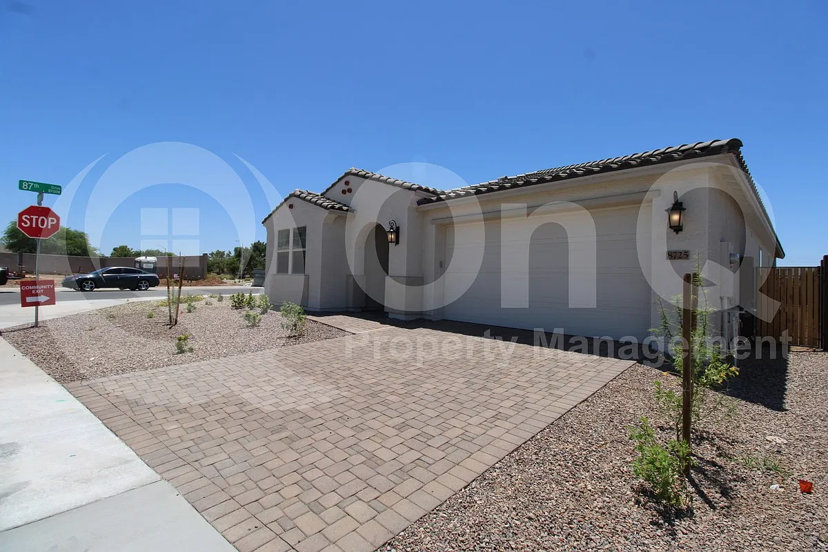 4 bed, 3.0 bath, 2360 sqft, $2,650 — Photo 2