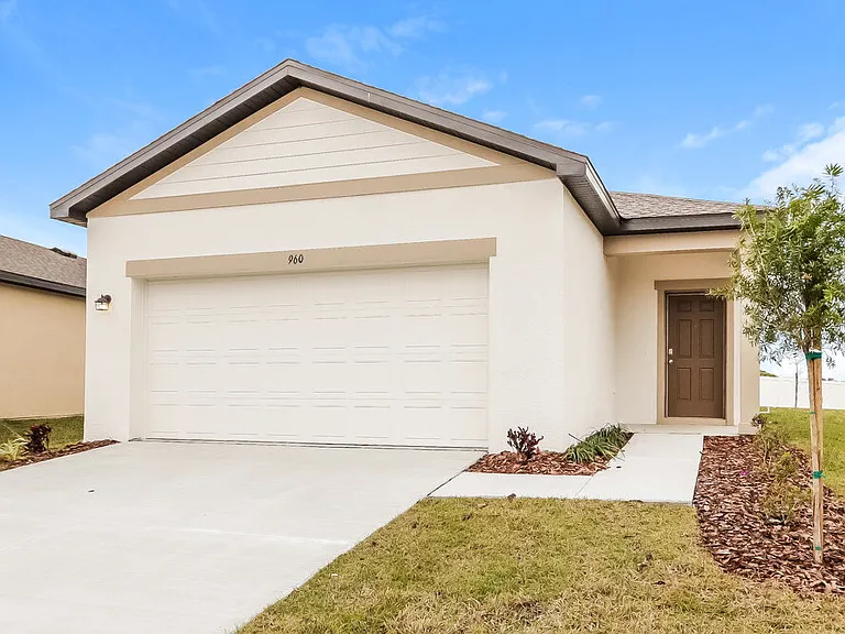 960 Kelly Fern Loop — Photo 3