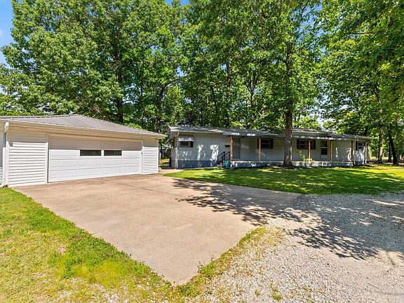 2nd image of 952 Cranfield Rd