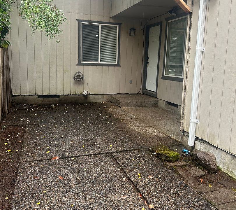 2nd image of 1836 NW Grant Cir