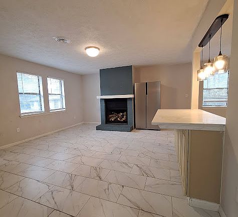 3rd image of 122 Essex Ct