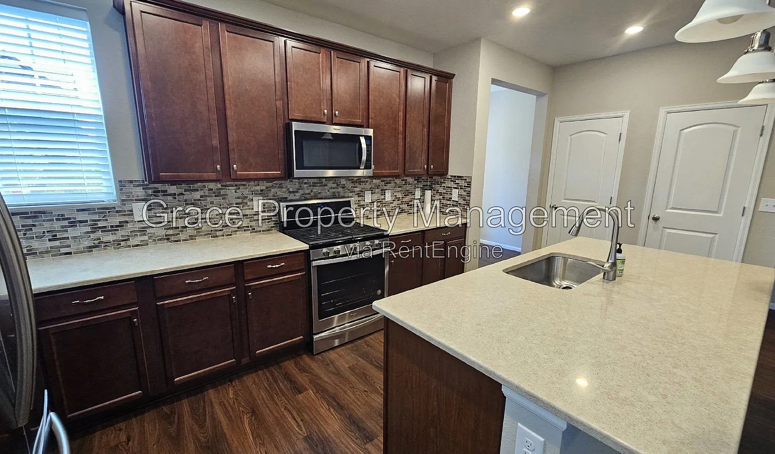 3 bed, 2.5 bath, 1698 sqft, $2,895 — Photo 4