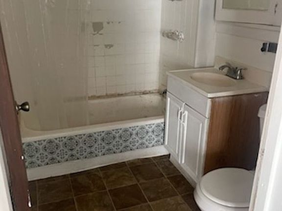 5th image of 2515-2517 Midland Ave