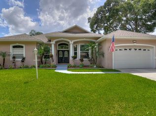 2331 Valrico Forest Dr, Valrico, FL 33594