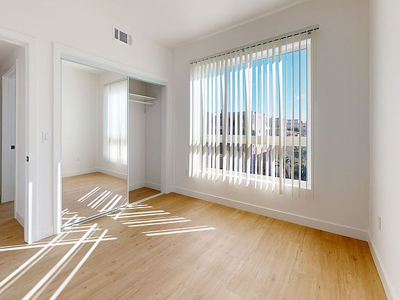 5th image of 339 S Oxford Ave #403