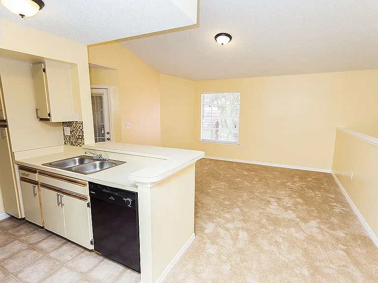 437 Fountainhead Cir #280 — Photo 4