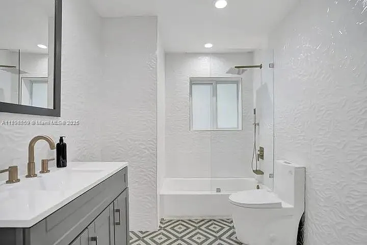 2100 SW 28th Way — Photo 23