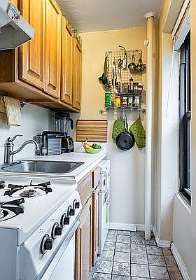 4th image of 127 E 31st St APT 3A