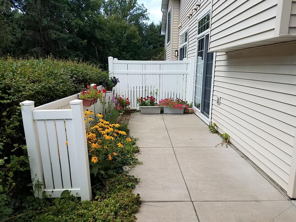 Patio and entrance area, private!!!