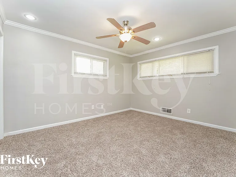 3393 Woods Dr — Photo 9