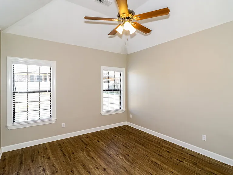 1386 Sawmill Creek Ln — Photo 9