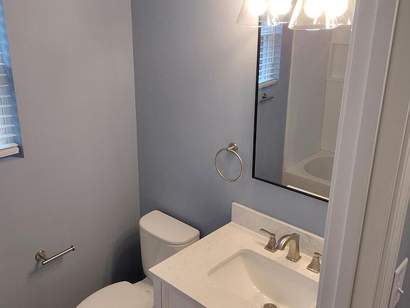 5th image of 739 W Oak Hill Ave