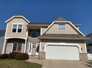 10 Lexis Ct, Bloomington, IL