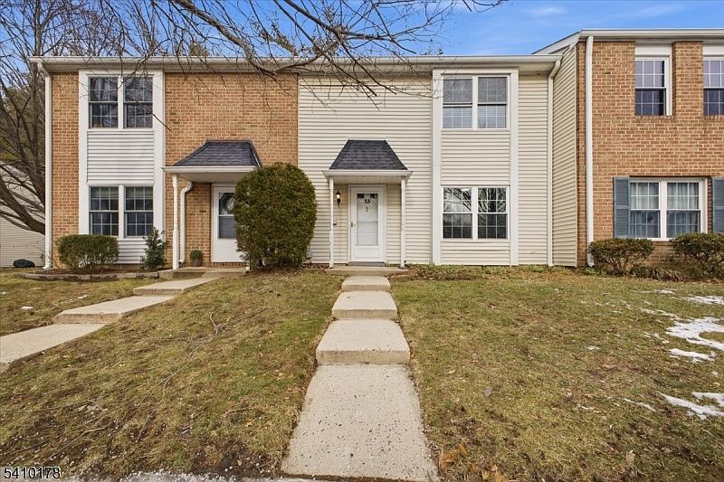 1st image of 13 Morgan Pl #13